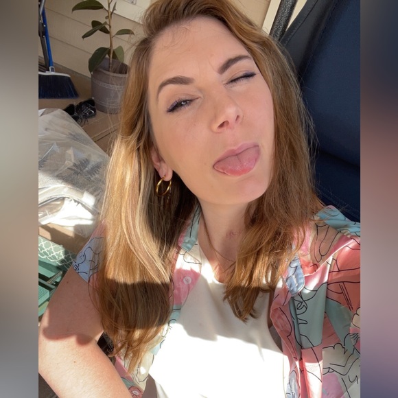 Meet your Posher, Kelli - Picture 2 of 2